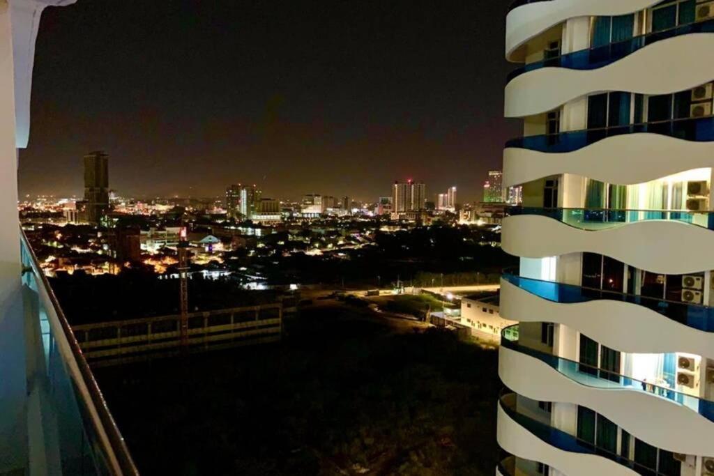 The Wave - Kota Laksamana -- Pool View -- 6 Pax Apartment Malacca Exterior photo
